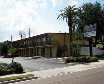cheap motel in tampa bay area
